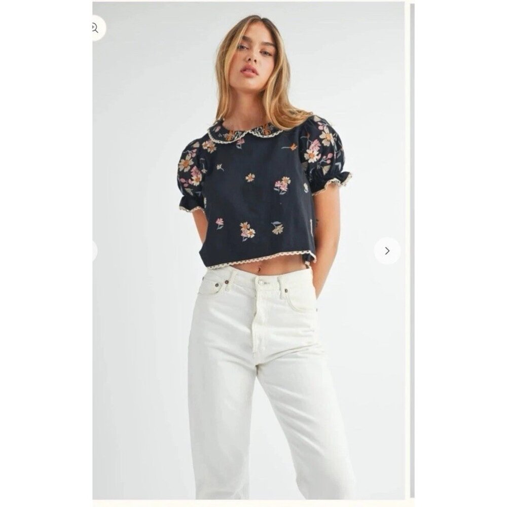 Navy Floral Puff-Sleeve Crop Top